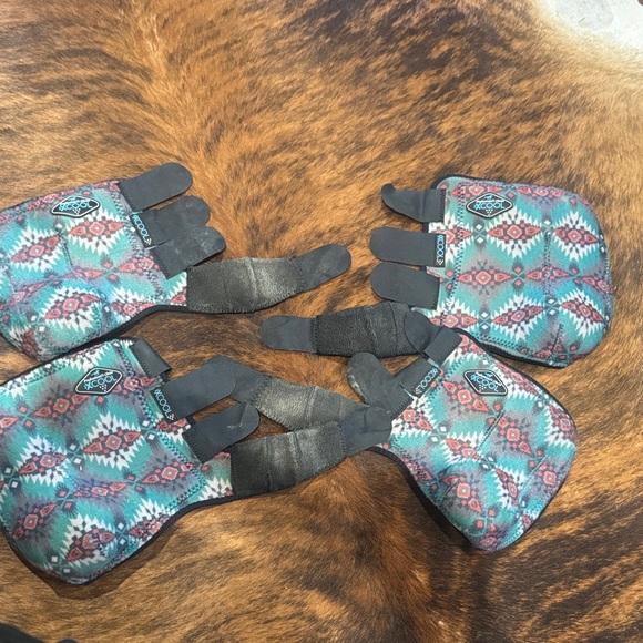 Professional Choice 2X Cool set of 4 Medium Horse Wraps in color pattern Taos - Picture 7 of 12